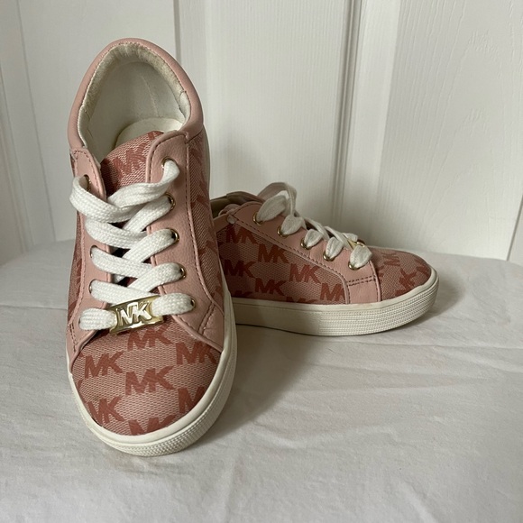 Girls Micheal Kors shoes - Picture 7 of 8